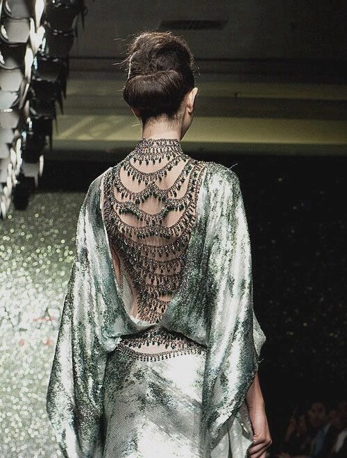 Eveningwear & Couture New Luxury Narratives Shaped by Middle Eastern Craft
