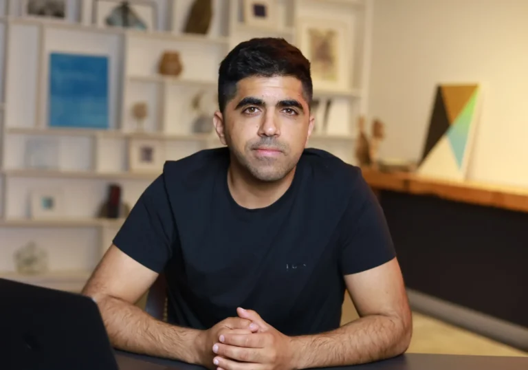 Building Trust in a One-Minute World, Uptin Saiidi