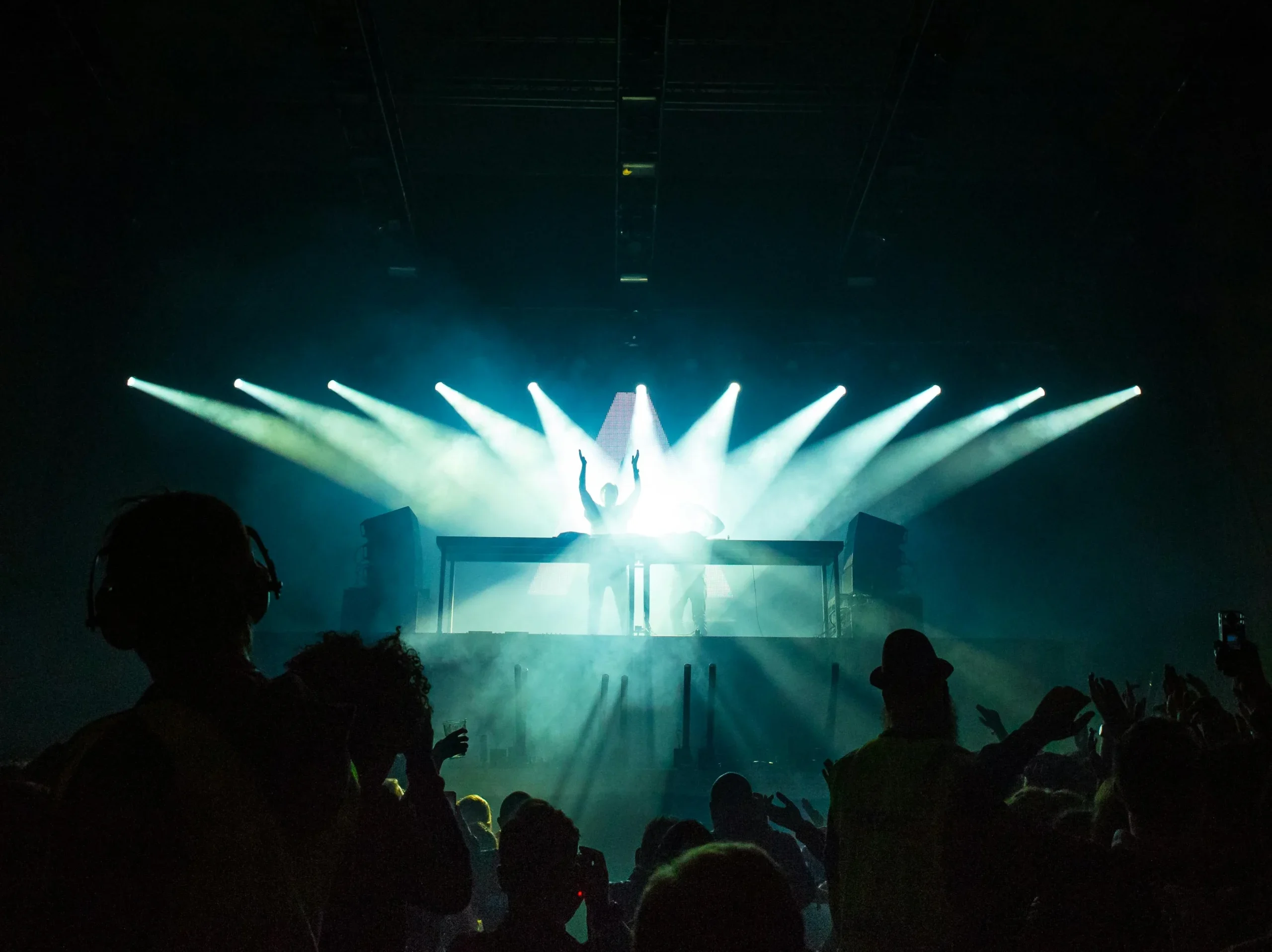 Velvet Lights Over the Skyline, Luxury Entertainment Experiences Are Redefining UAE Showbiz