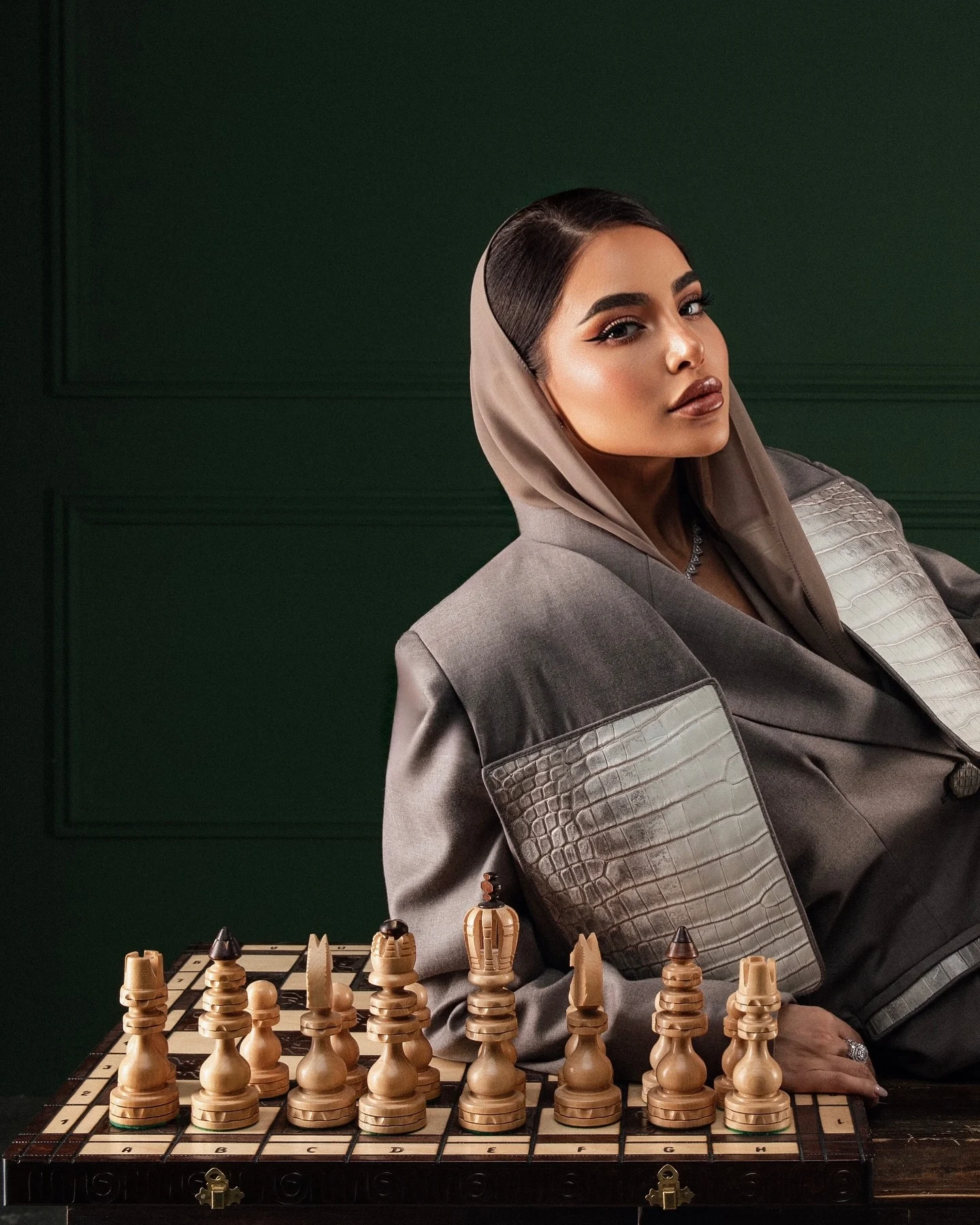 Kholoud Al Ali, When Glamour Makes Time Forget to Move