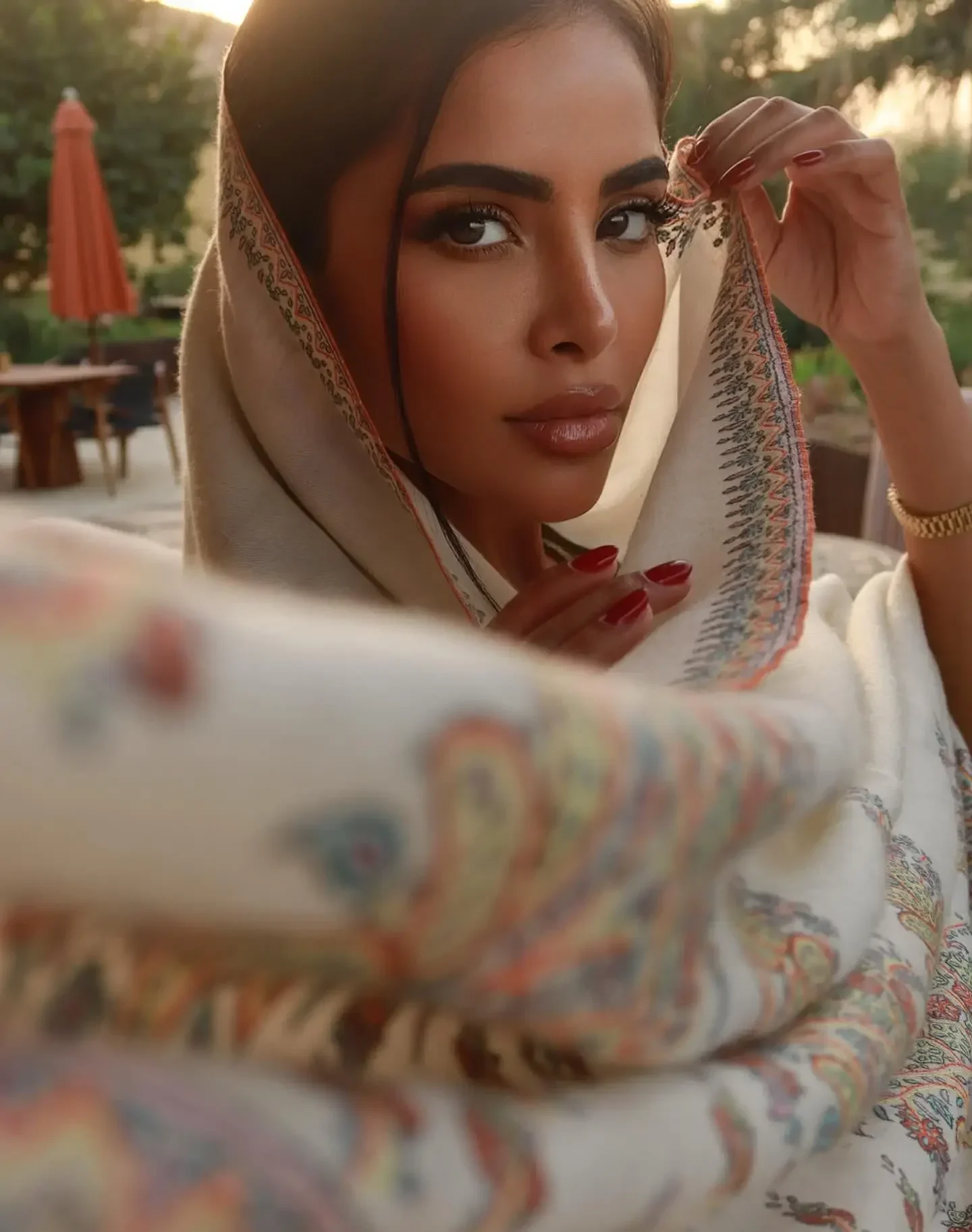 Kholoud Al Ali, When Glamour Makes Time Forget to Move